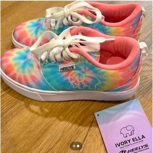 New! Ivory Ella Girls Heely’s sneaker size 4